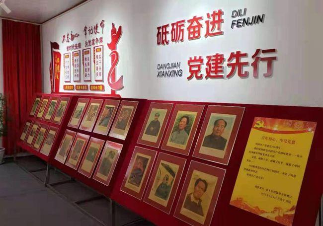 迷路的可爱男孩