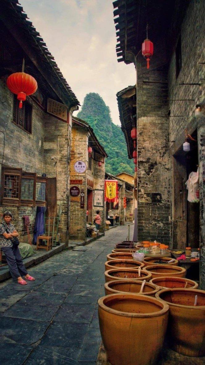逃离幻想金字塔